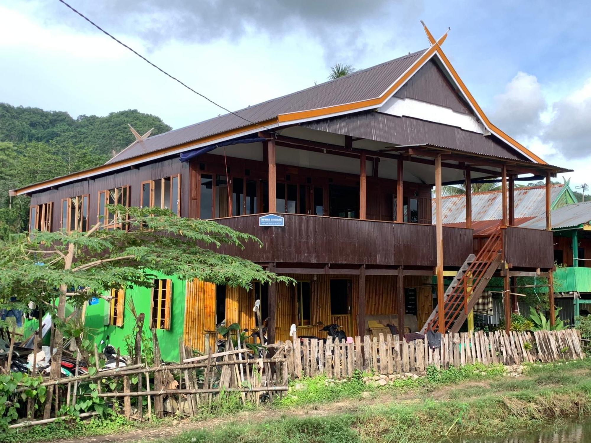 Nasrul House Homestay For Backpackers Maros 외부 사진