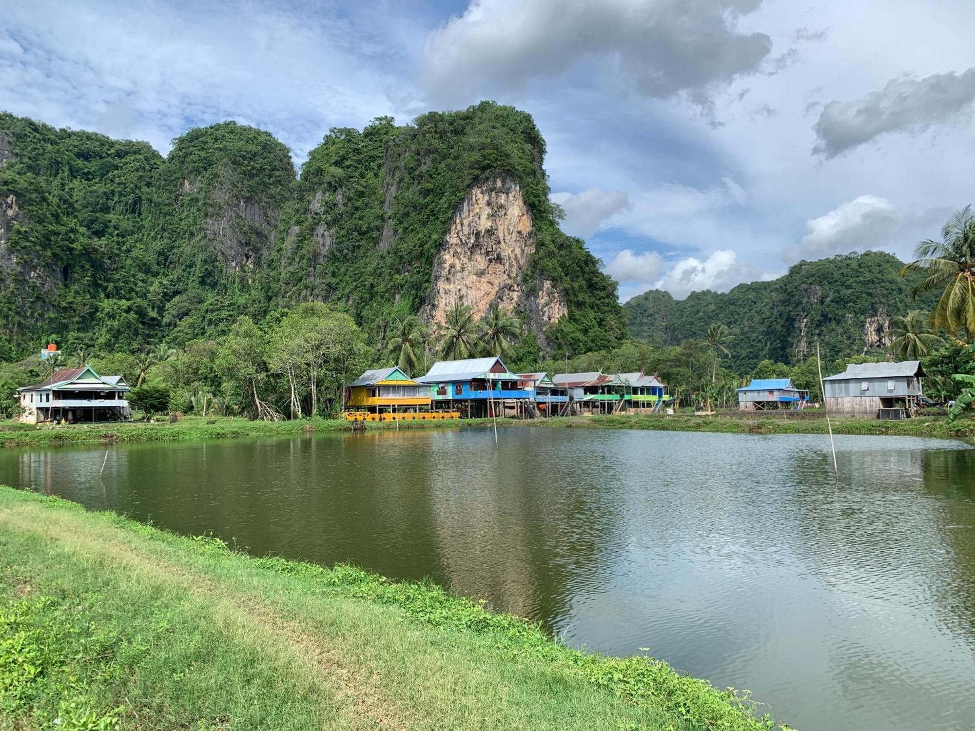 Nasrul House Homestay For Backpackers Maros 외부 사진
